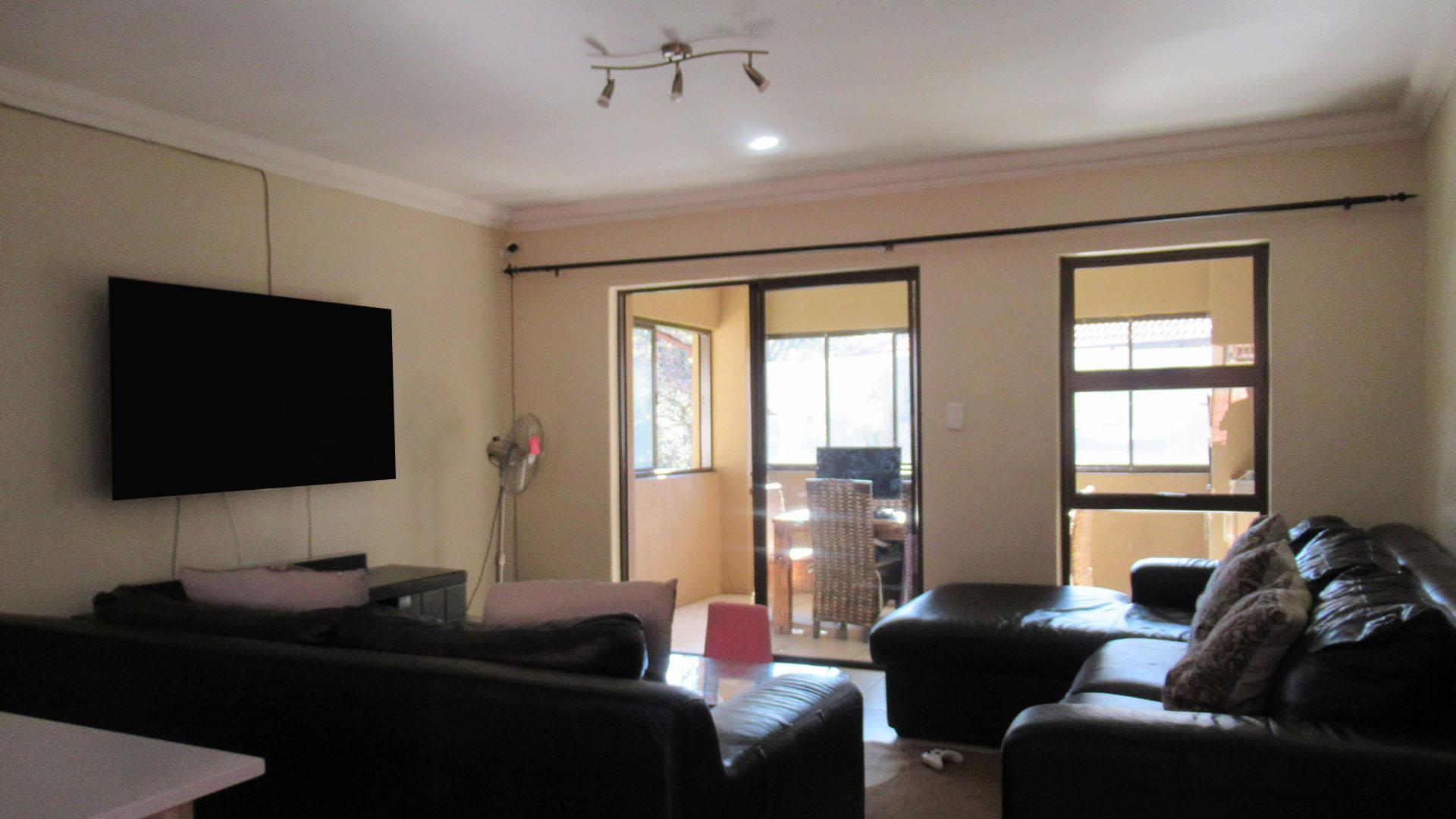 Lounges - 25 square meters of property in Comet