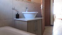 Bathroom 1 of property in Comet