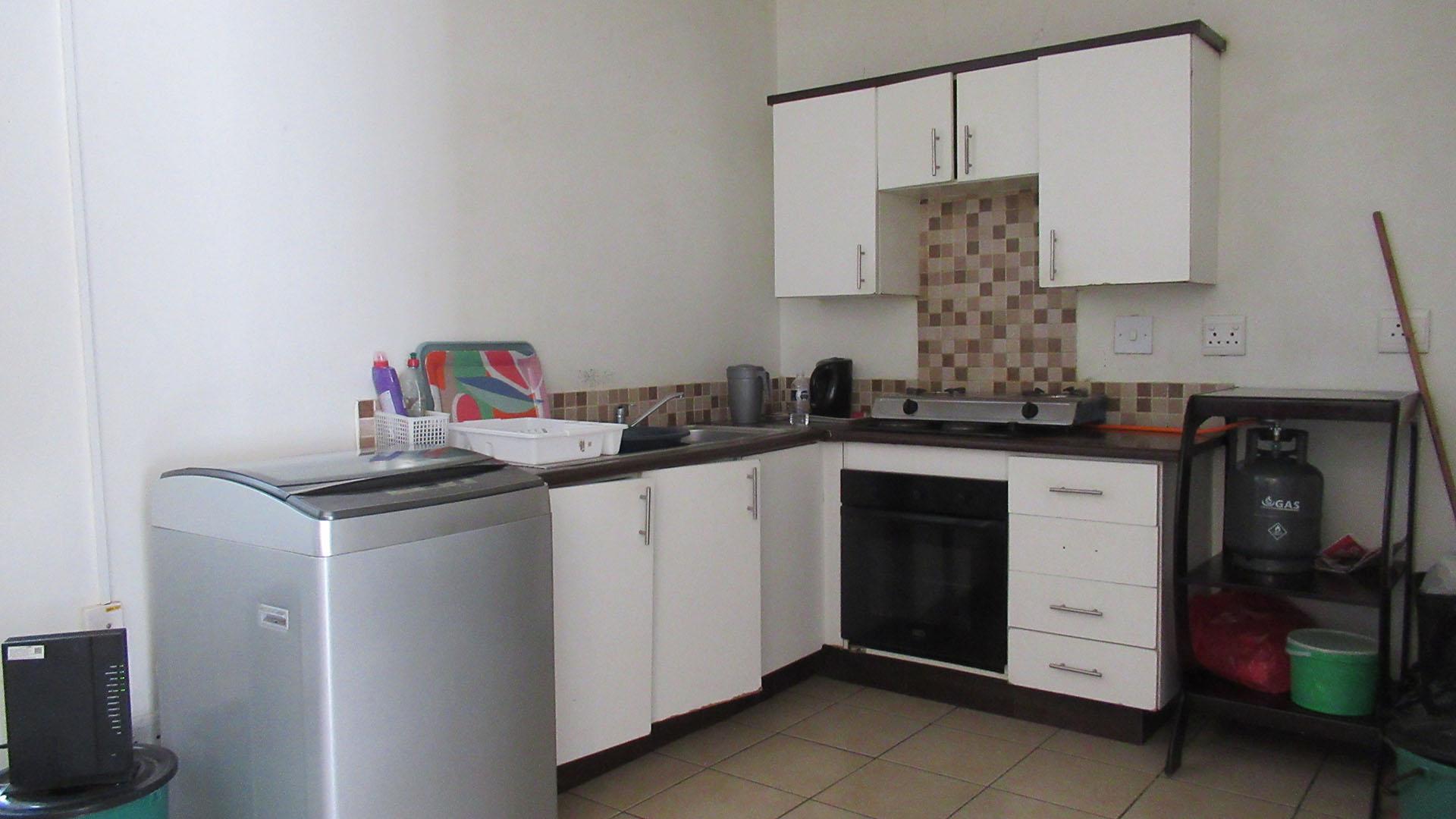 Kitchen - 11 square meters of property in Grand Central