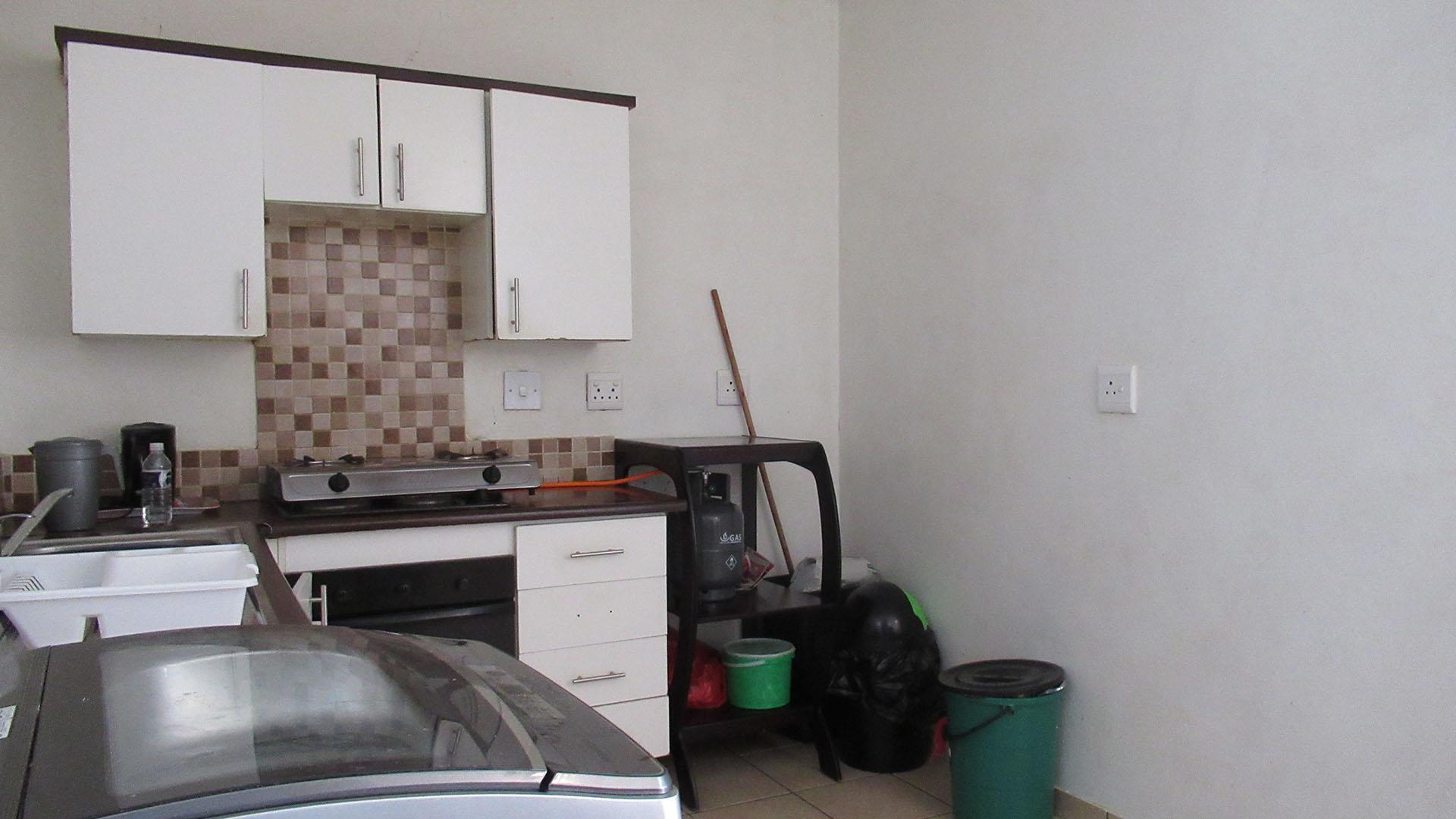 Kitchen - 11 square meters of property in Grand Central