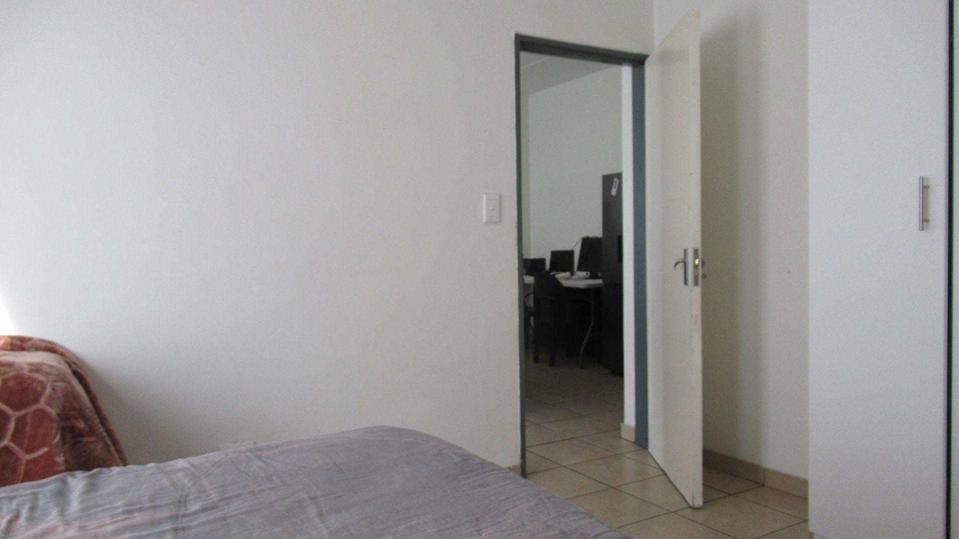 Bed Room 2 - 15 square meters of property in Grand Central