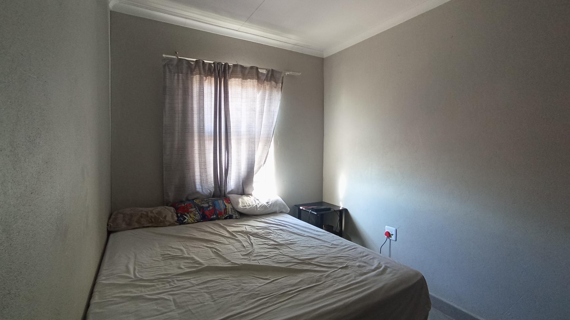 Bed Room 2 - 10 square meters of property in Andeon