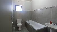 Bathroom 1 - 4 square meters of property in Andeon