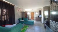 Lounges - 26 square meters of property in Andeon
