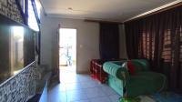 Lounges - 26 square meters of property in Andeon