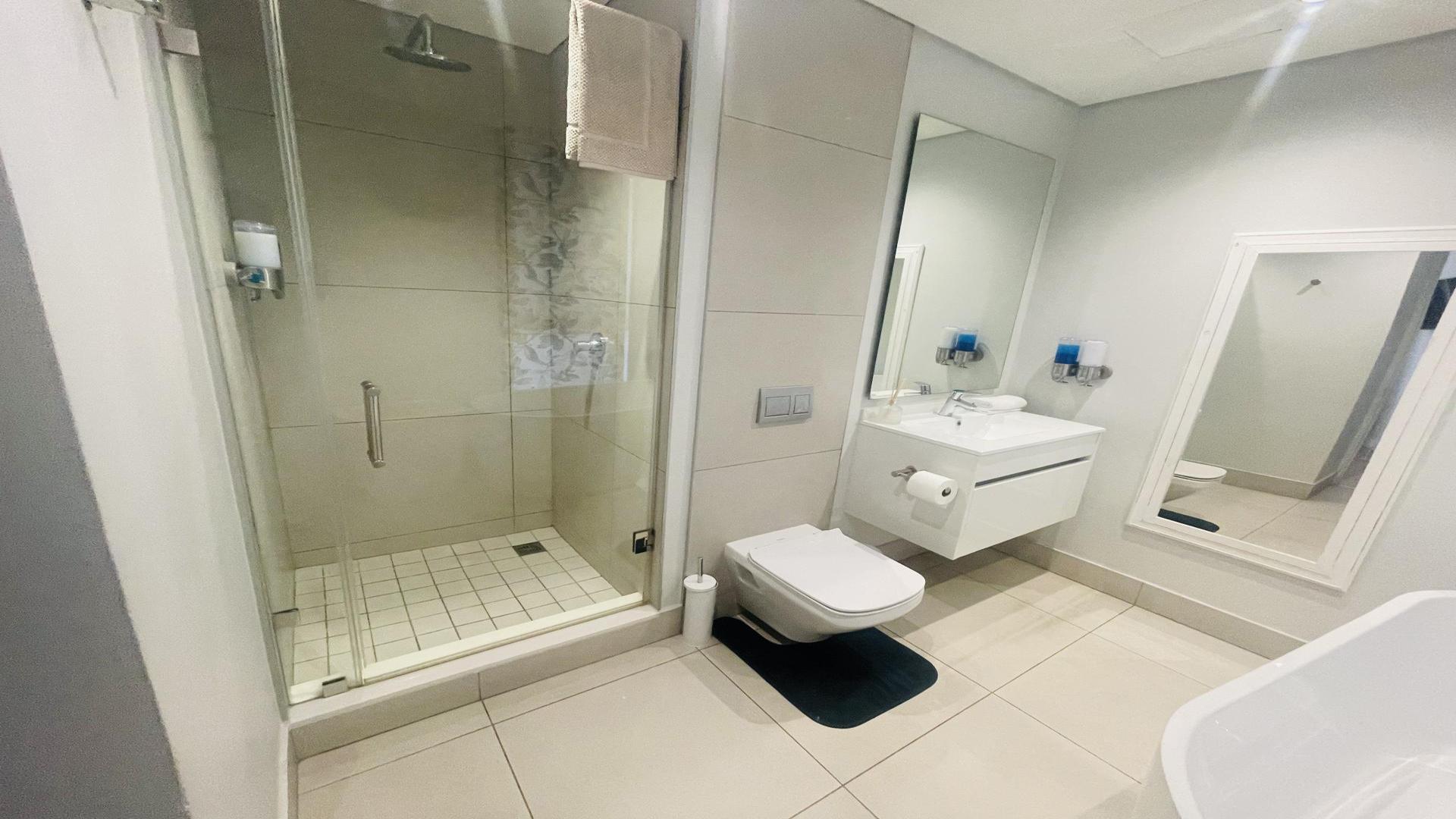 Bathroom 1 of property in Jukskei View