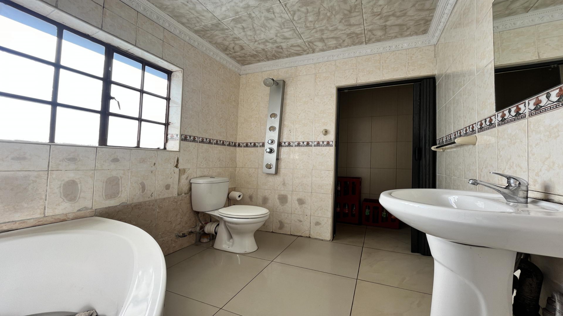Bathroom 1 of property in Atteridgeville