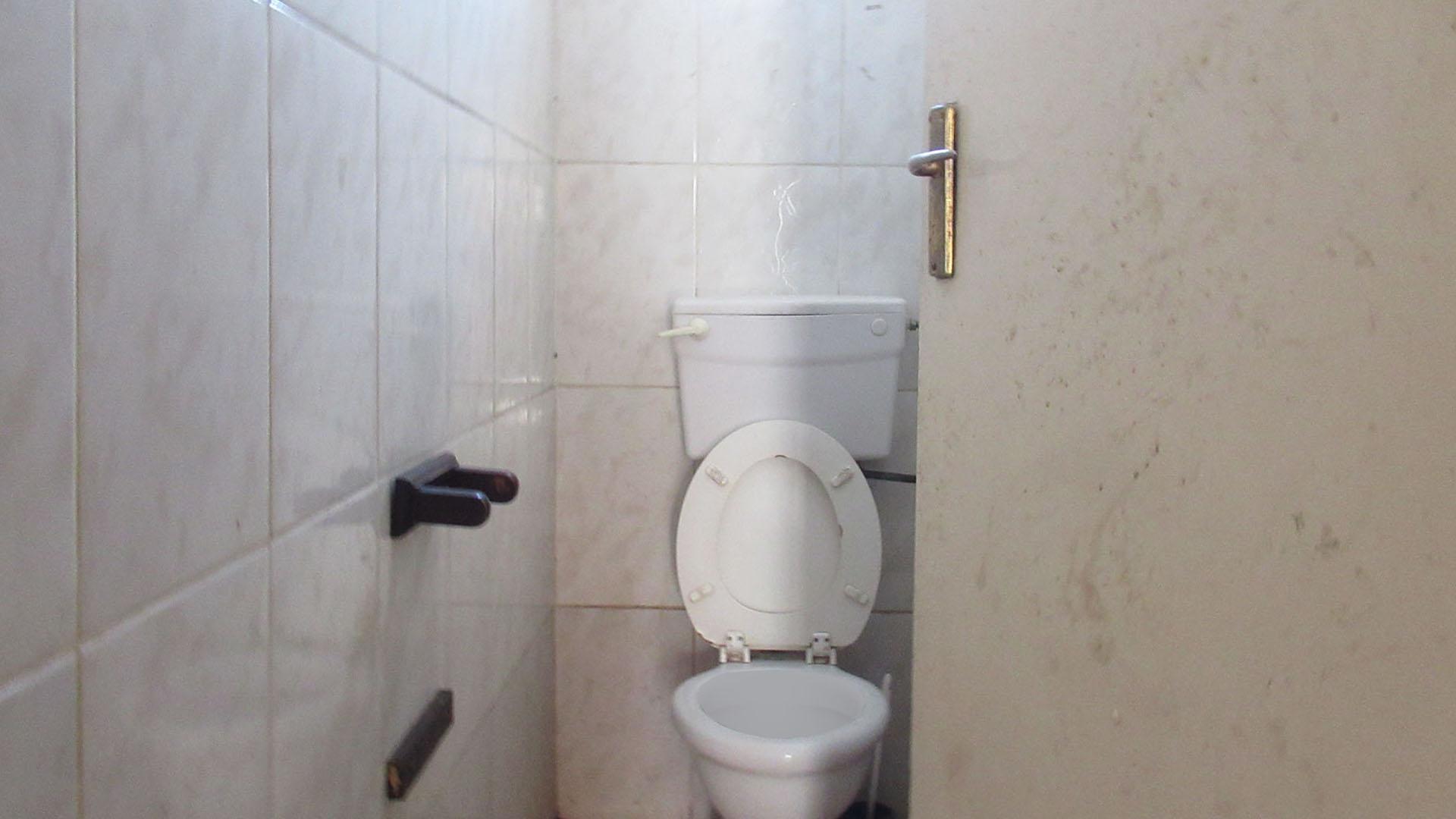 Bathroom 3+ - 7 square meters of property in Bellevue