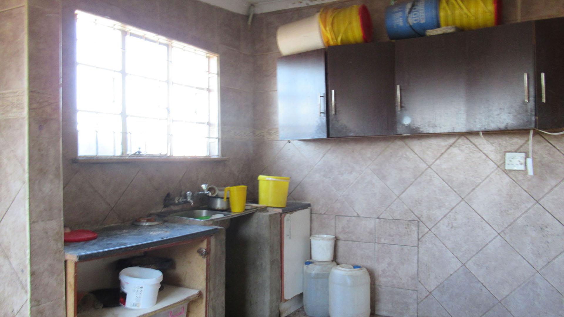 Kitchen - 38 square meters of property in Bellevue