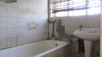 Bathroom 1 - 4 square meters of property in Bellevue