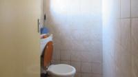 Bathroom 2 - 3 square meters of property in Bellevue