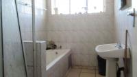 Bathroom 3+ - 7 square meters of property in Bellevue