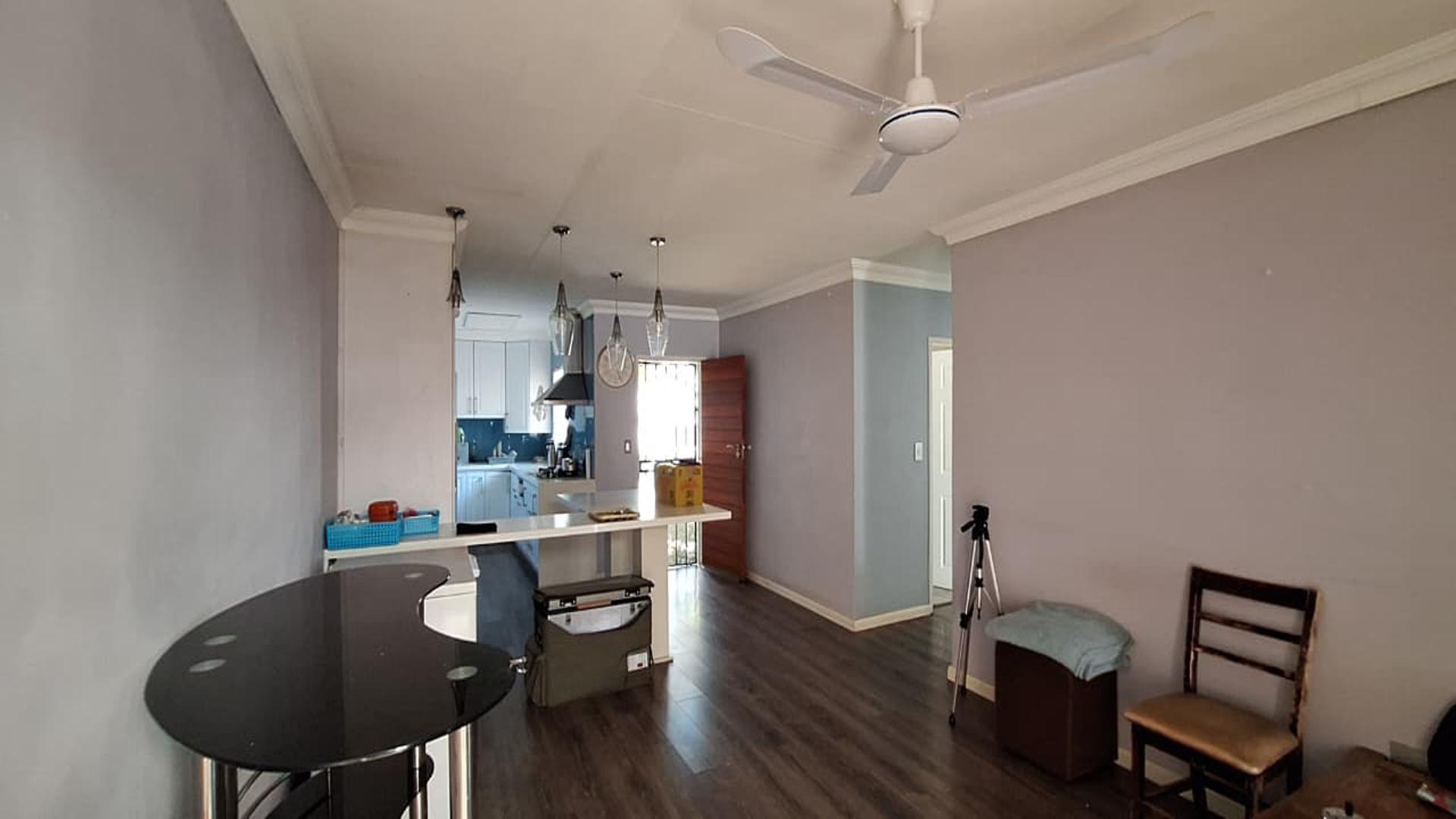Lounges - 22 square meters of property in Beyers Park