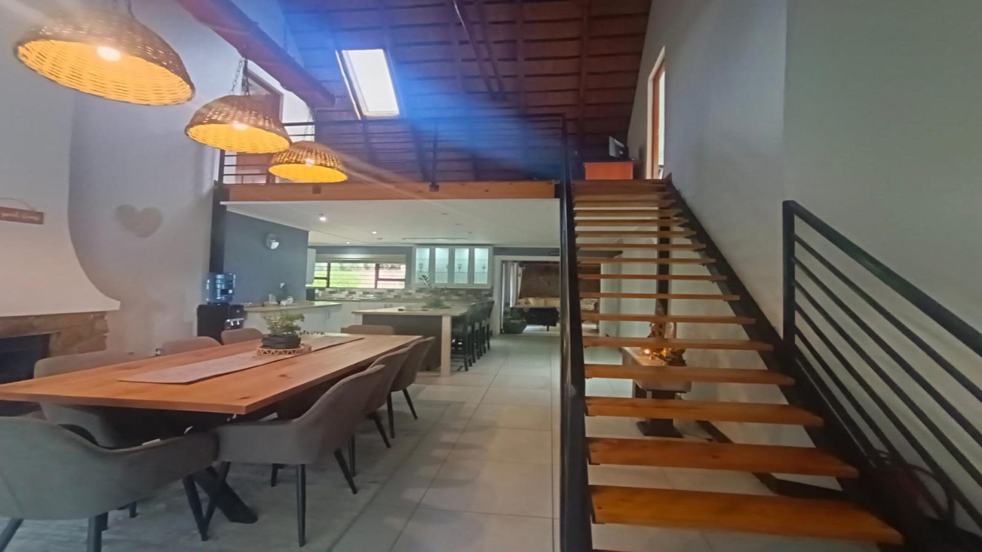 Dining Room of property in Weltevreden Park