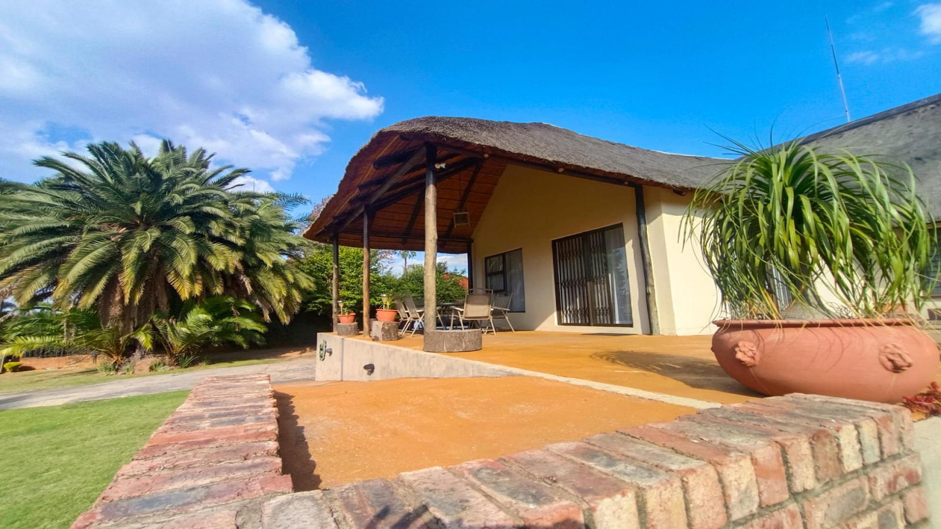 Front View of property in Weltevreden Park