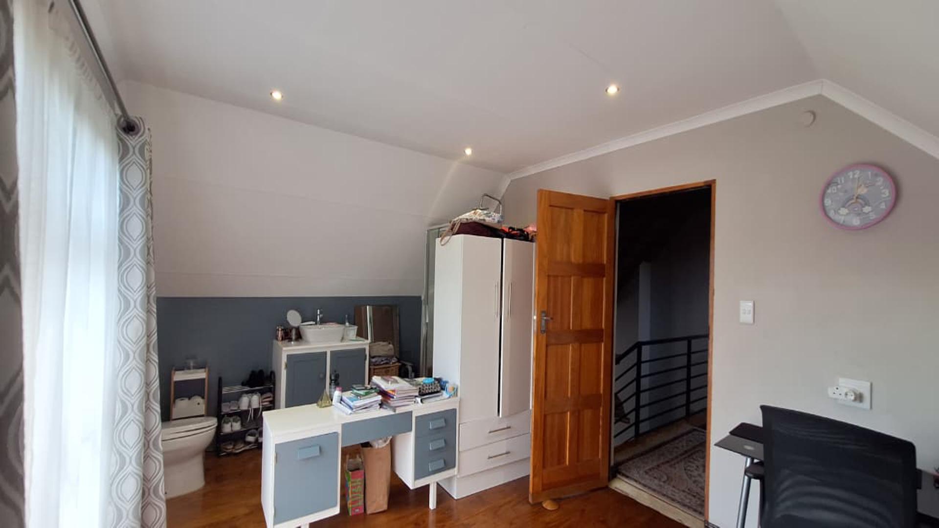 Bed Room 3 - 23 square meters of property in Weltevreden Park