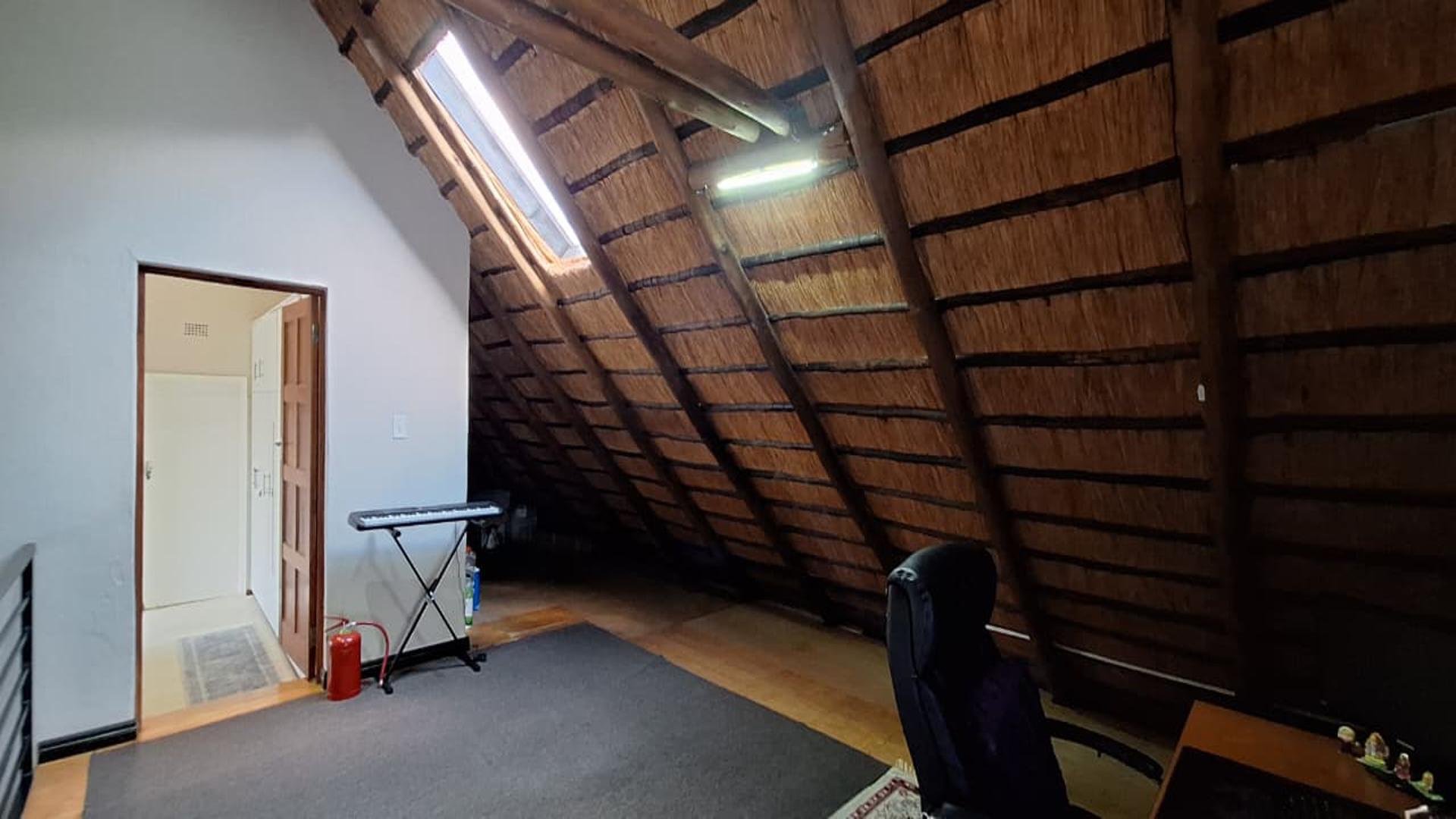 Study - 39 square meters of property in Weltevreden Park