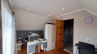 Bed Room 3 - 23 square meters of property in Weltevreden Park