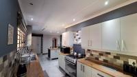 Kitchen - 46 square meters of property in Weltevreden Park