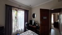 Bed Room 1 - 14 square meters of property in Weltevreden Park