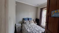 Bed Room 1 - 14 square meters of property in Weltevreden Park