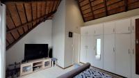 Main Bedroom - 27 square meters of property in Weltevreden Park