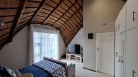 Main Bedroom - 27 square meters of property in Weltevreden Park