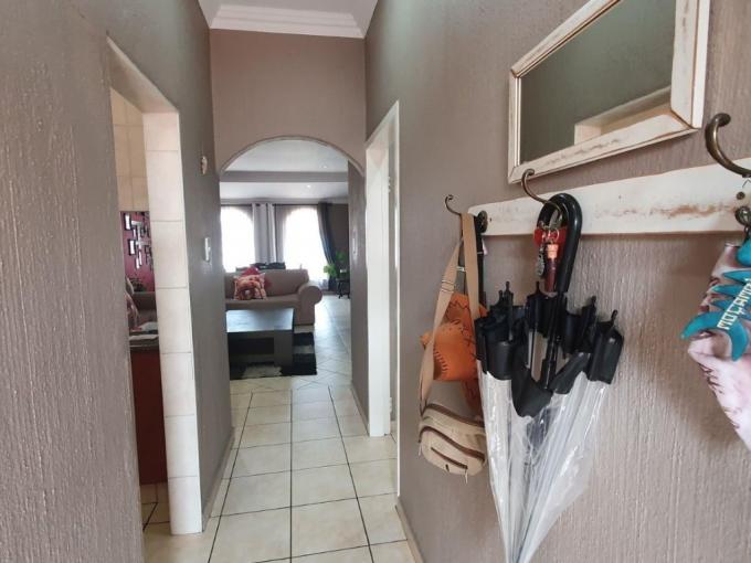 2 Bedroom Apartment for Sale For Sale in New Redruth - MR712360