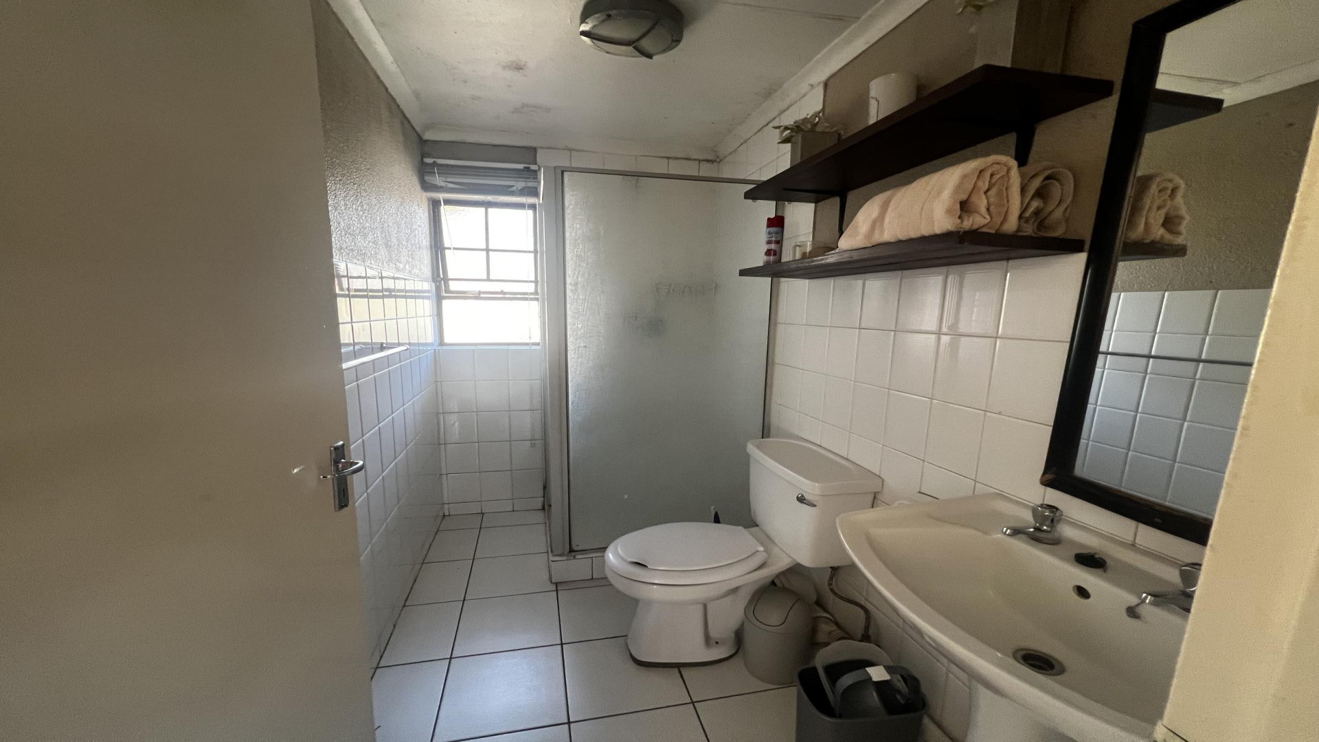 Bathroom 1 of property in Lakefield