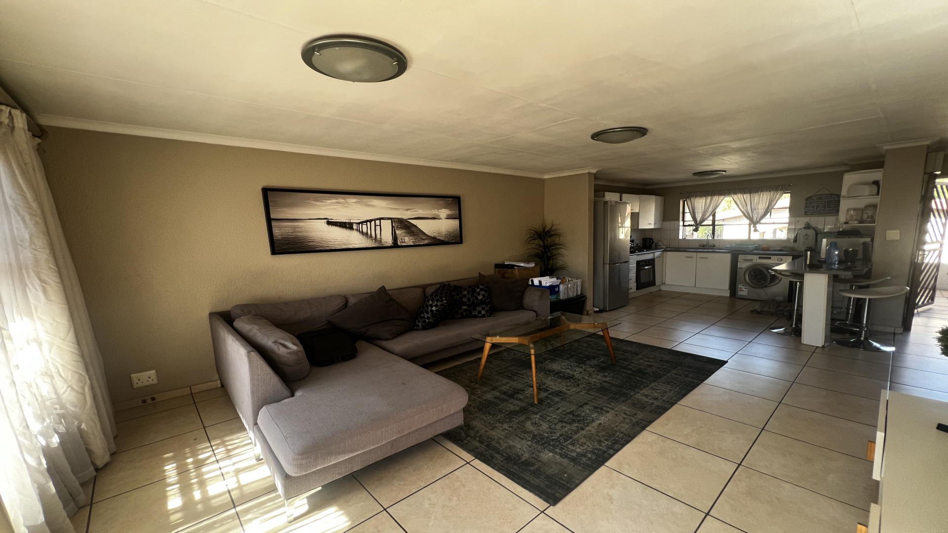 Lounges of property in Lakefield