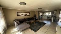 Lounges of property in Lakefield