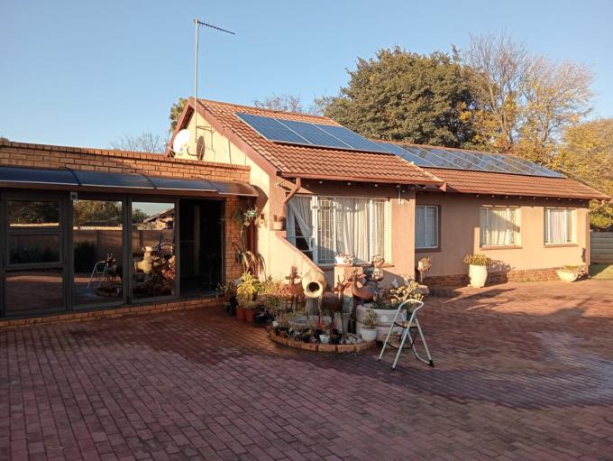 3 Bedroom House for Sale For Sale in Crystal Park - MR712402