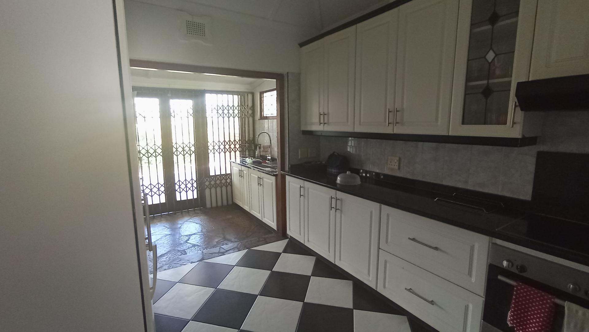 Kitchen - 10 square meters of property in Bulwer (Dbn)