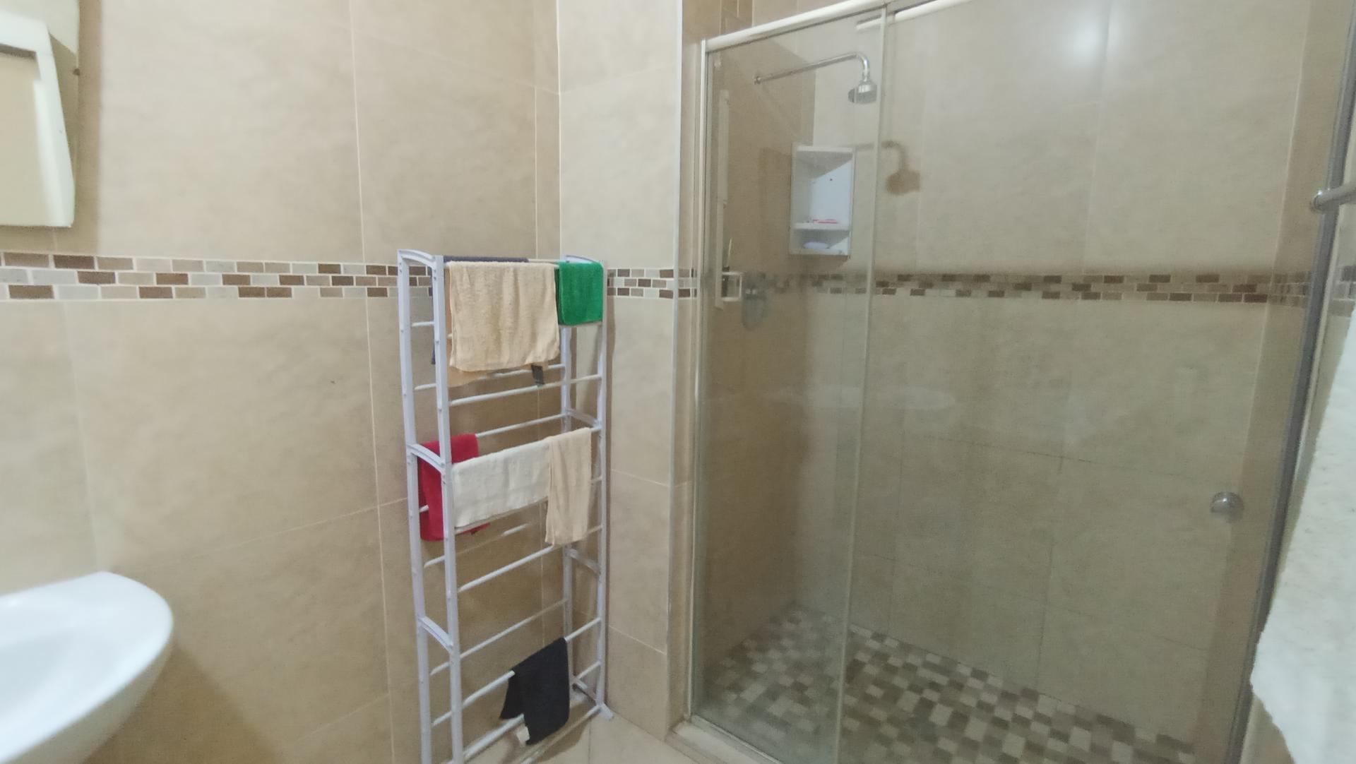 Bathroom 1 - 9 square meters of property in Bulwer (Dbn)