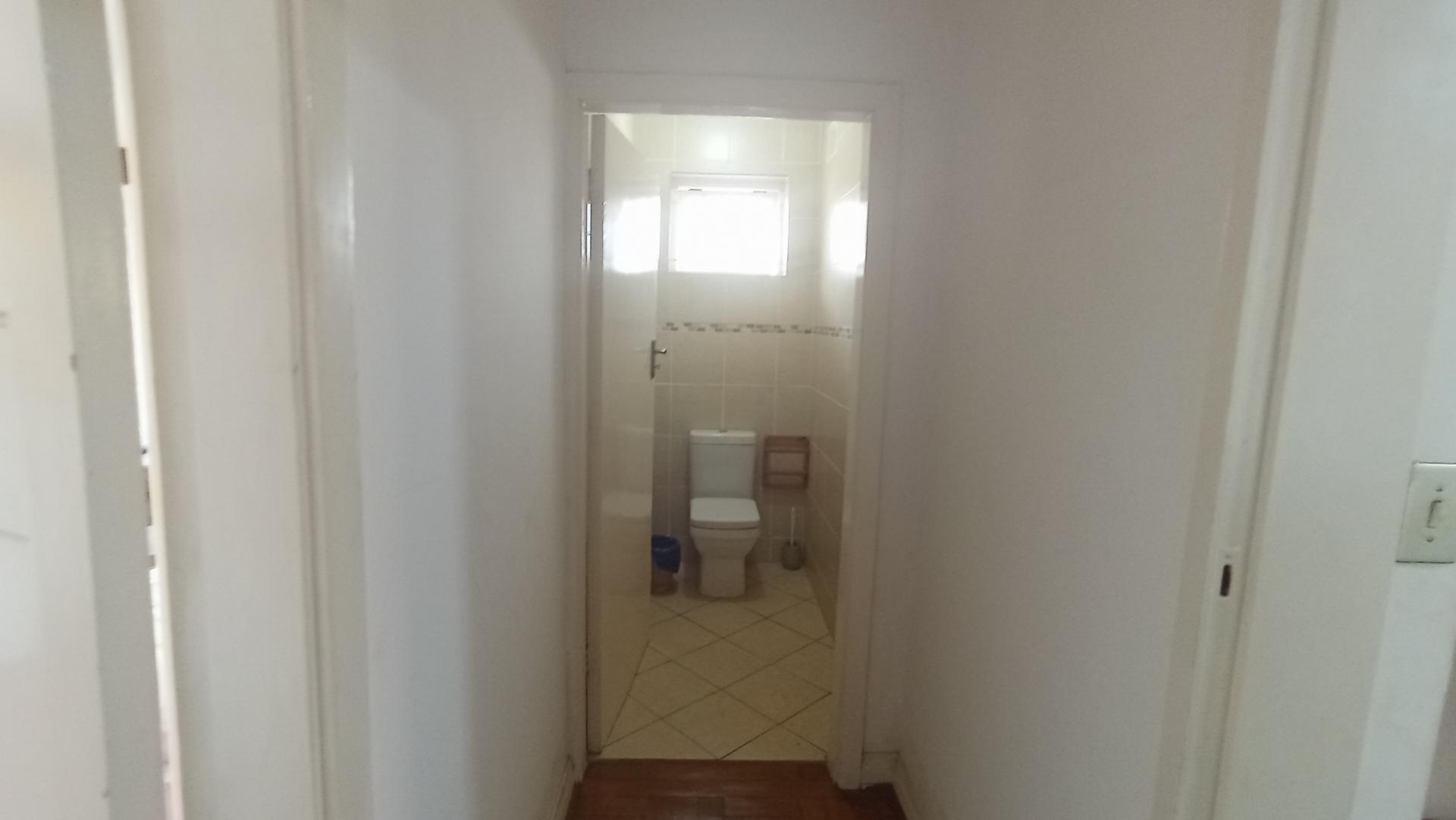 Bathroom 3+ - 1 square meters of property in Bulwer (Dbn)