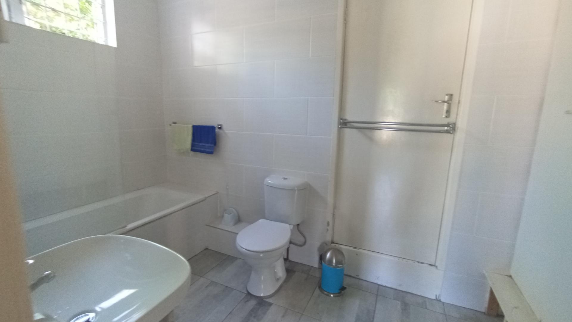 Bathroom 1 - 9 square meters of property in Bulwer (Dbn)