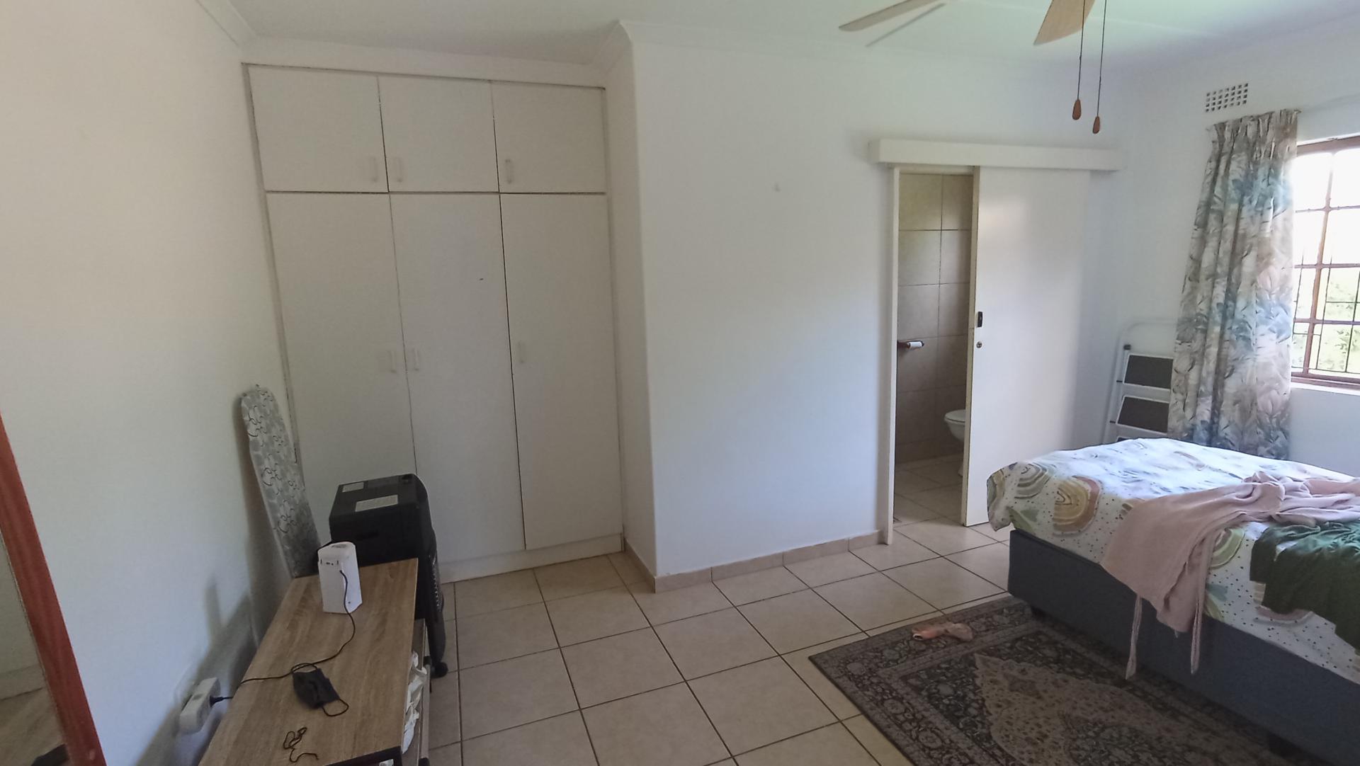 Bed Room 1 - 24 square meters of property in Bulwer (Dbn)
