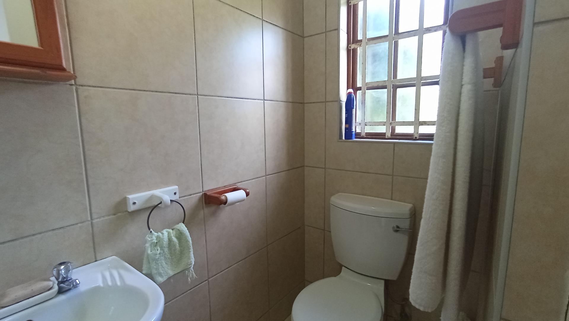 Bathroom 1 - 9 square meters of property in Bulwer (Dbn)
