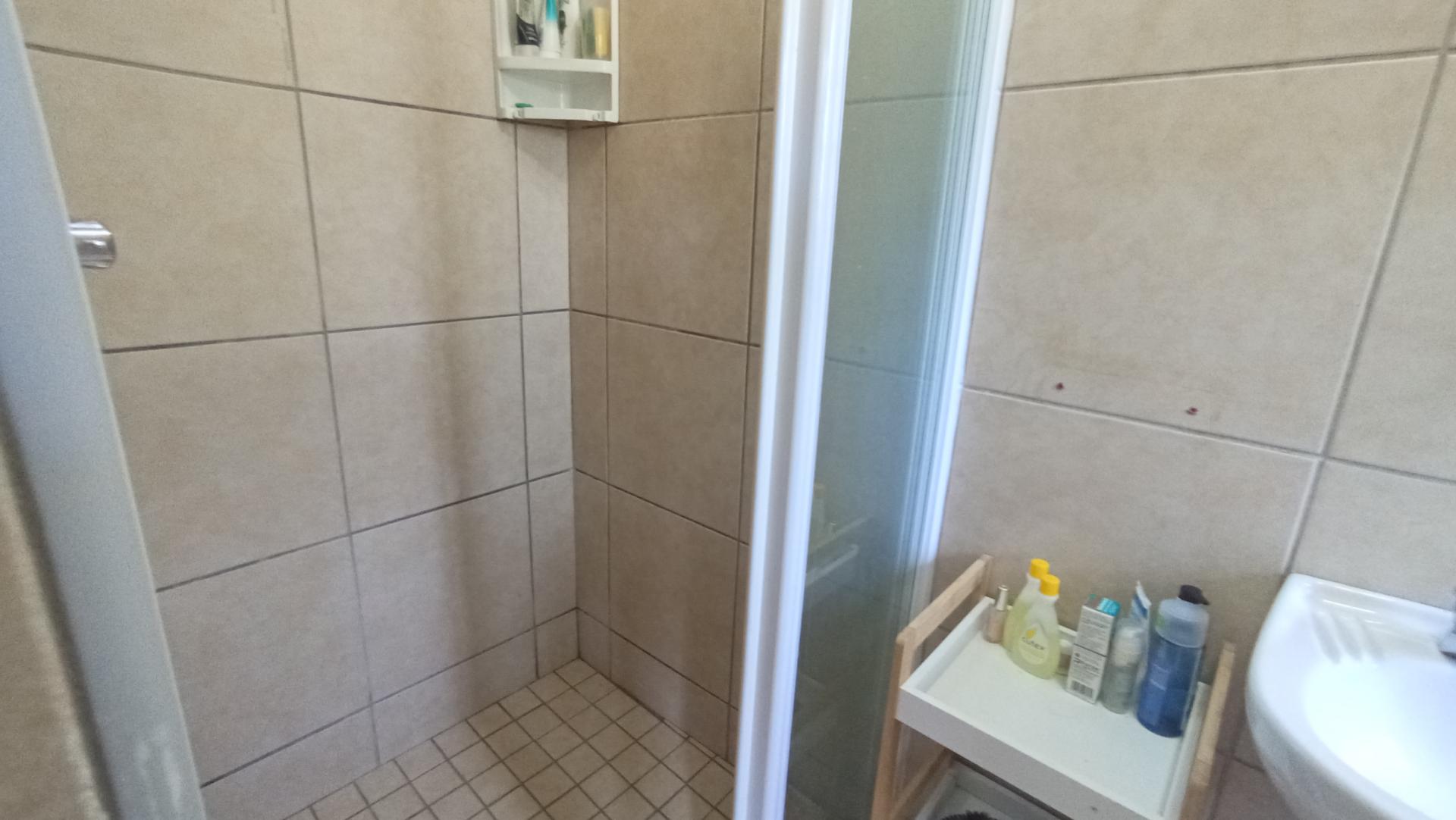 Bathroom 1 - 9 square meters of property in Bulwer (Dbn)