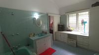 Main Bathroom of property in Bulwer (Dbn)