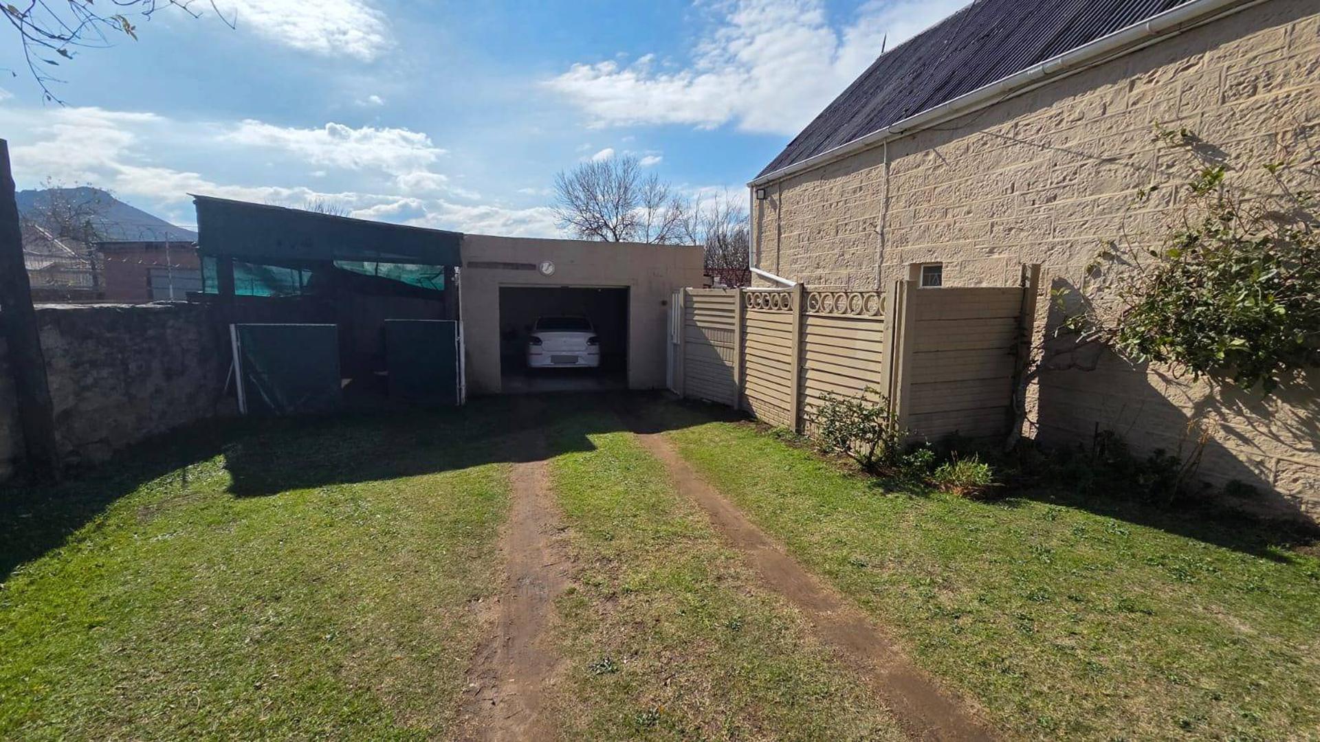 Garage of property in Cathcart