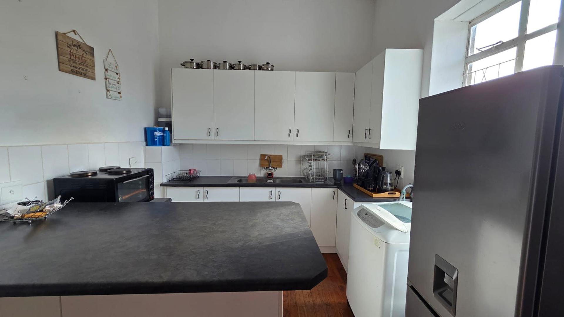 Kitchen of property in Cathcart