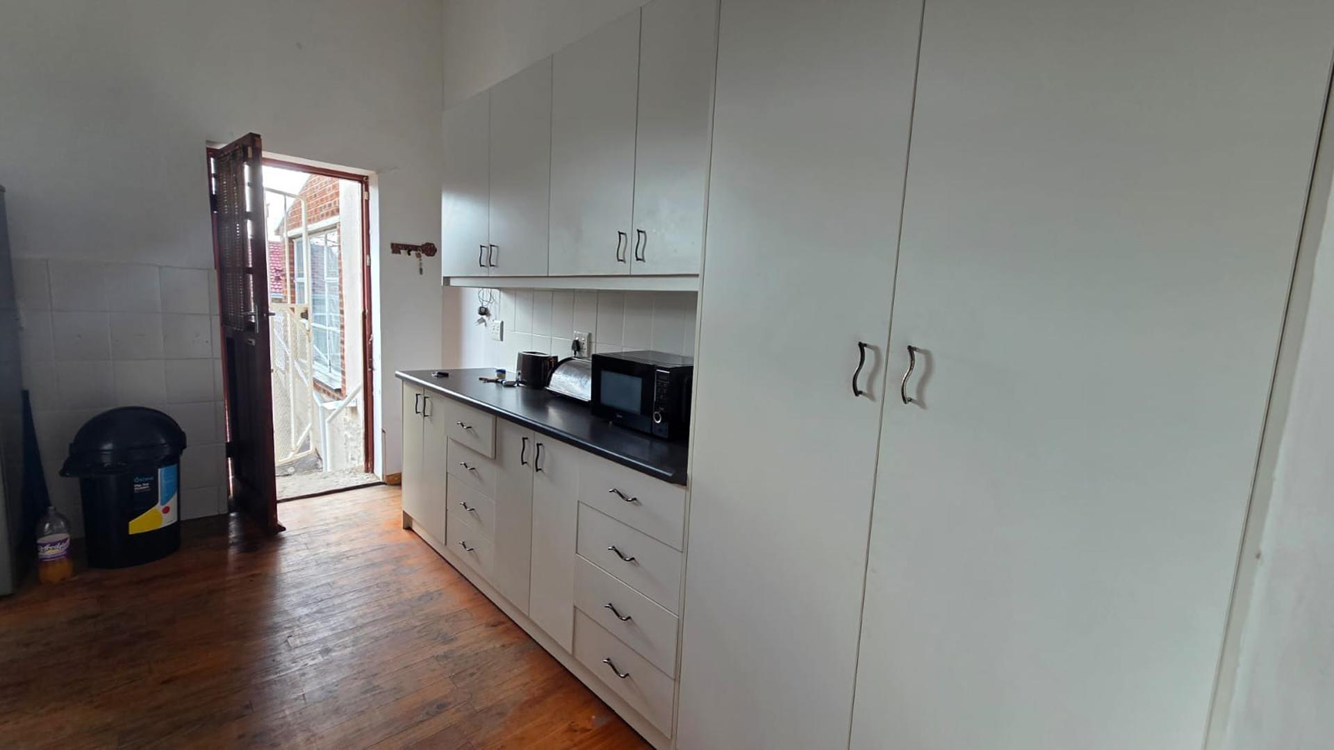 Kitchen of property in Cathcart