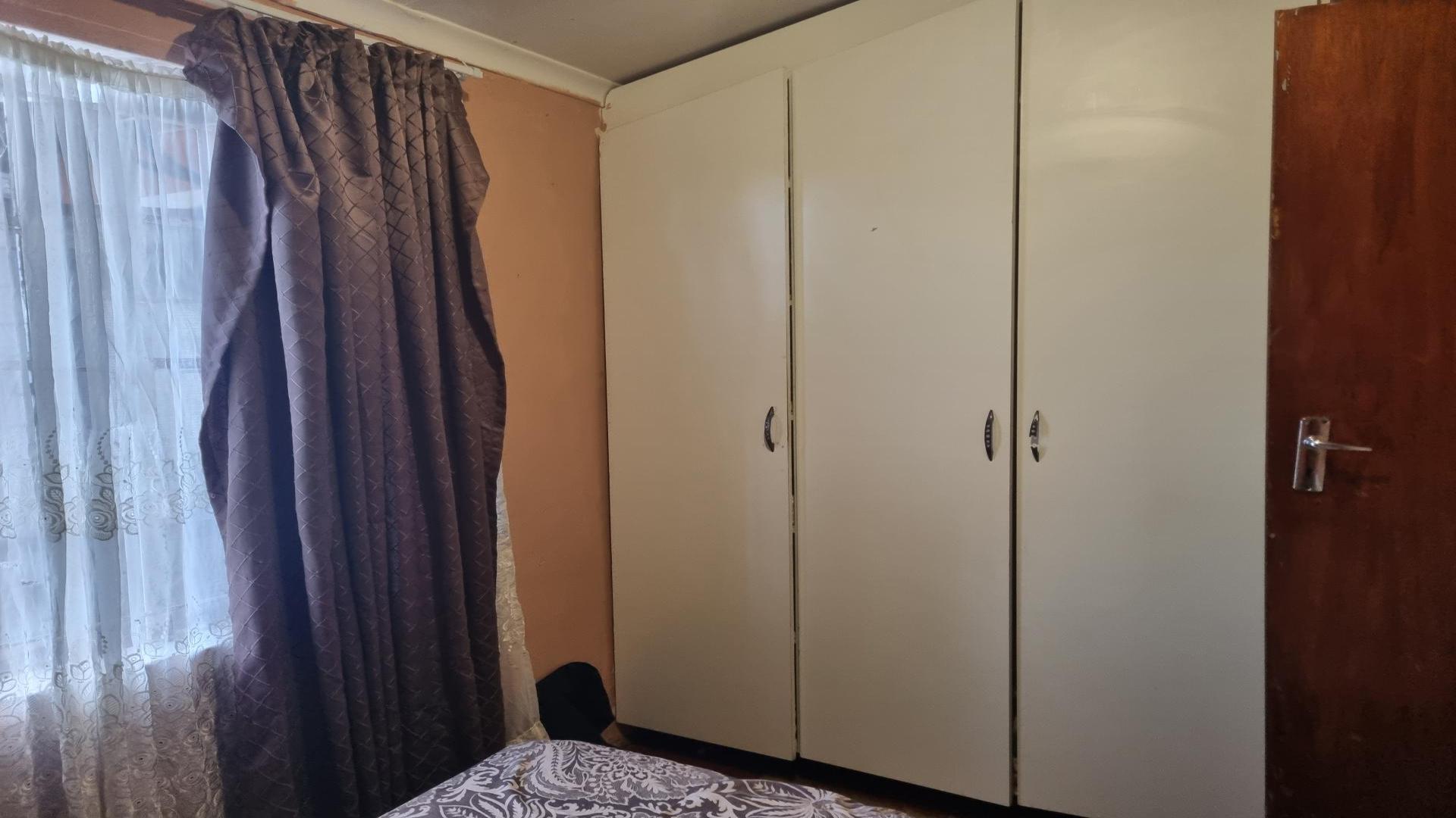 Bed Room 2 of property in Bombay Heights