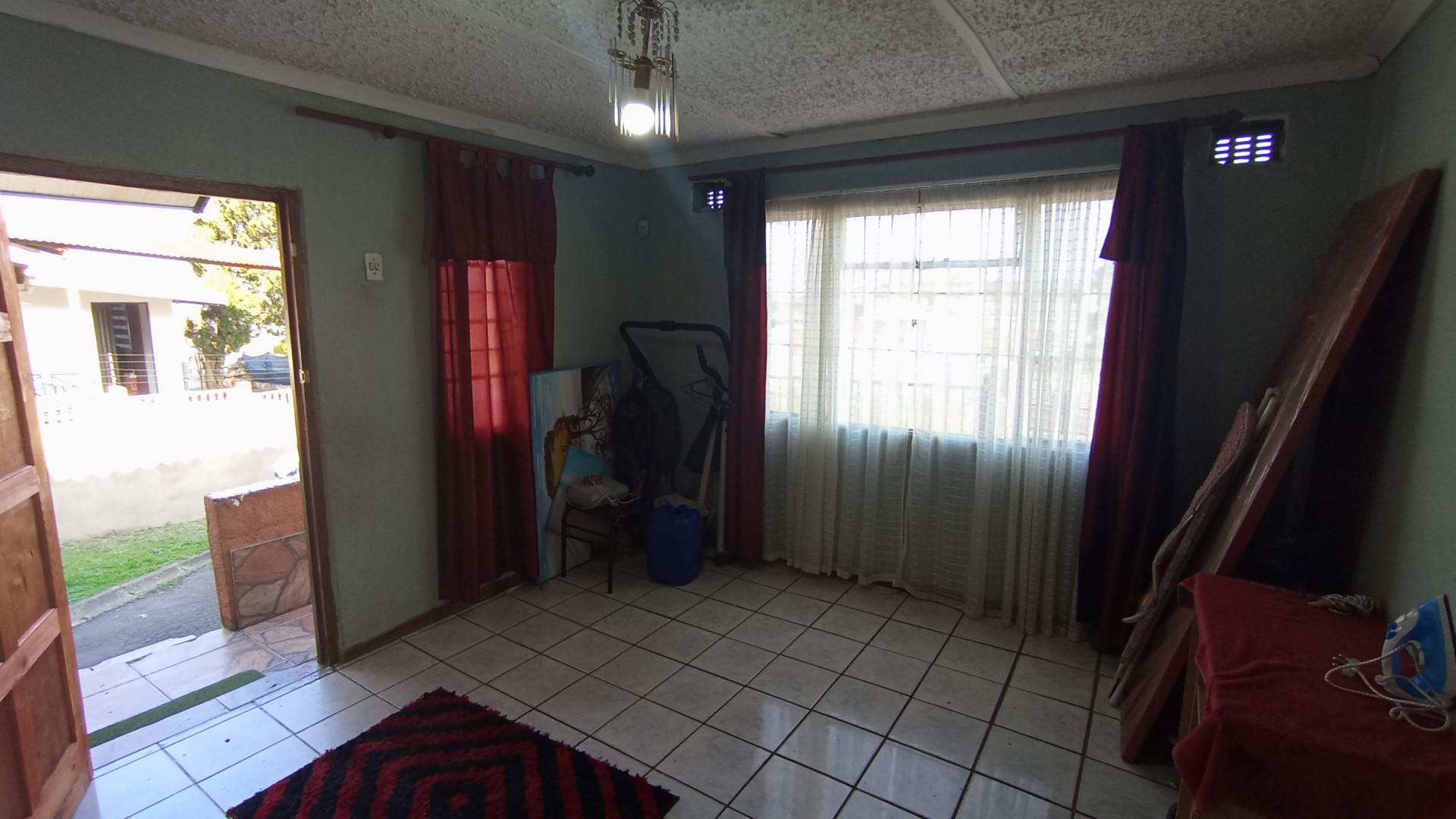 Dining Room - 10 square meters of property in Bombay Heights