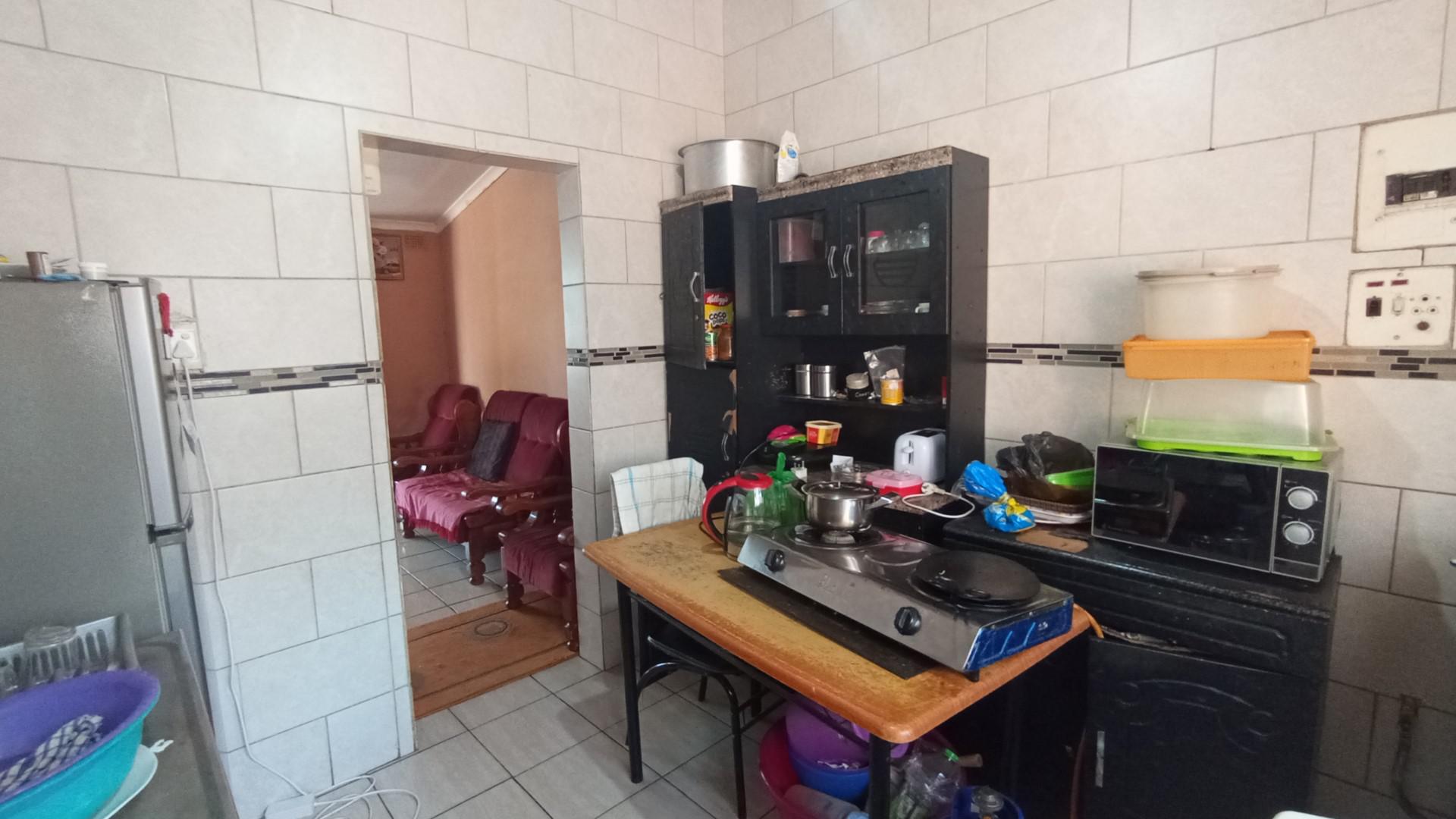 Kitchen - 8 square meters of property in Bombay Heights