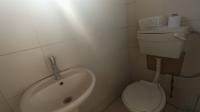 Main Bathroom - 2 square meters of property in Bombay Heights