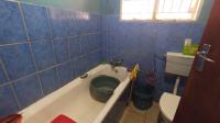 Bathroom 1 - 4 square meters of property in Bombay Heights