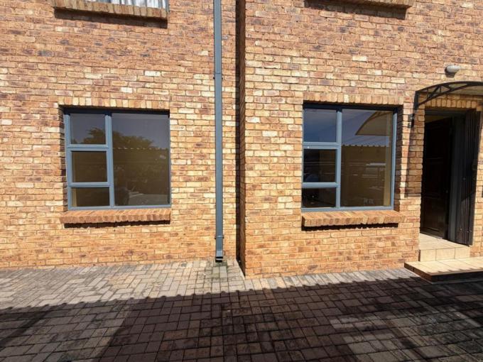 2 Bedroom Sectional Title for Sale For Sale in Alberton - MR712462