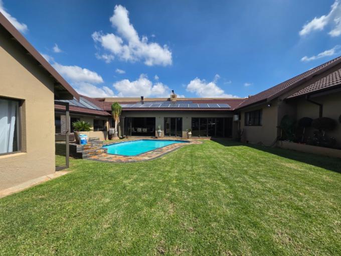5 Bedroom House for Sale For Sale in Verwoerdpark - MR712485